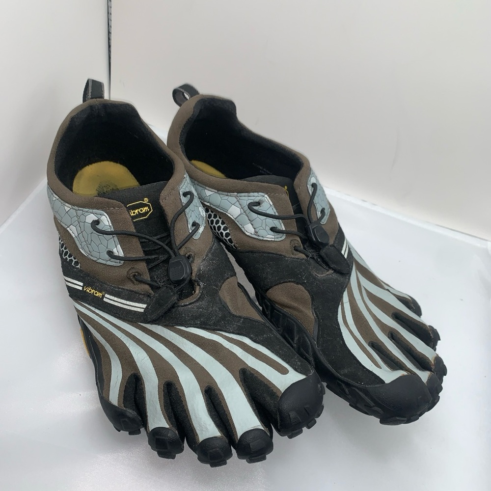Vibram FiveFingers Black and Yellow Footwear